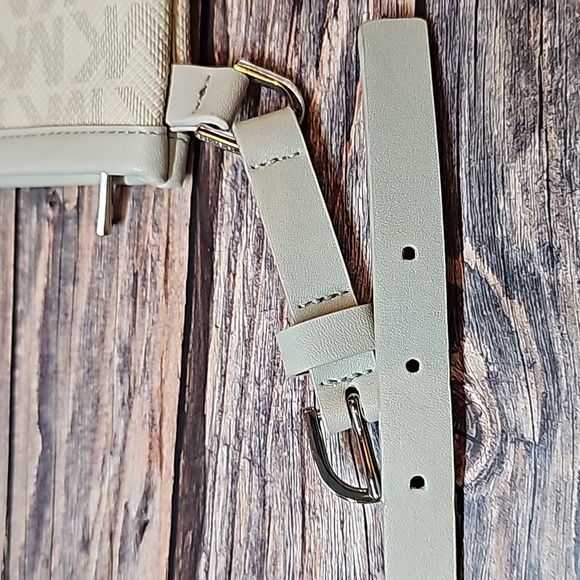 NEW MICHAEL KORS SIGNATURE BELT BAG POUCH - Picture 14 of 15